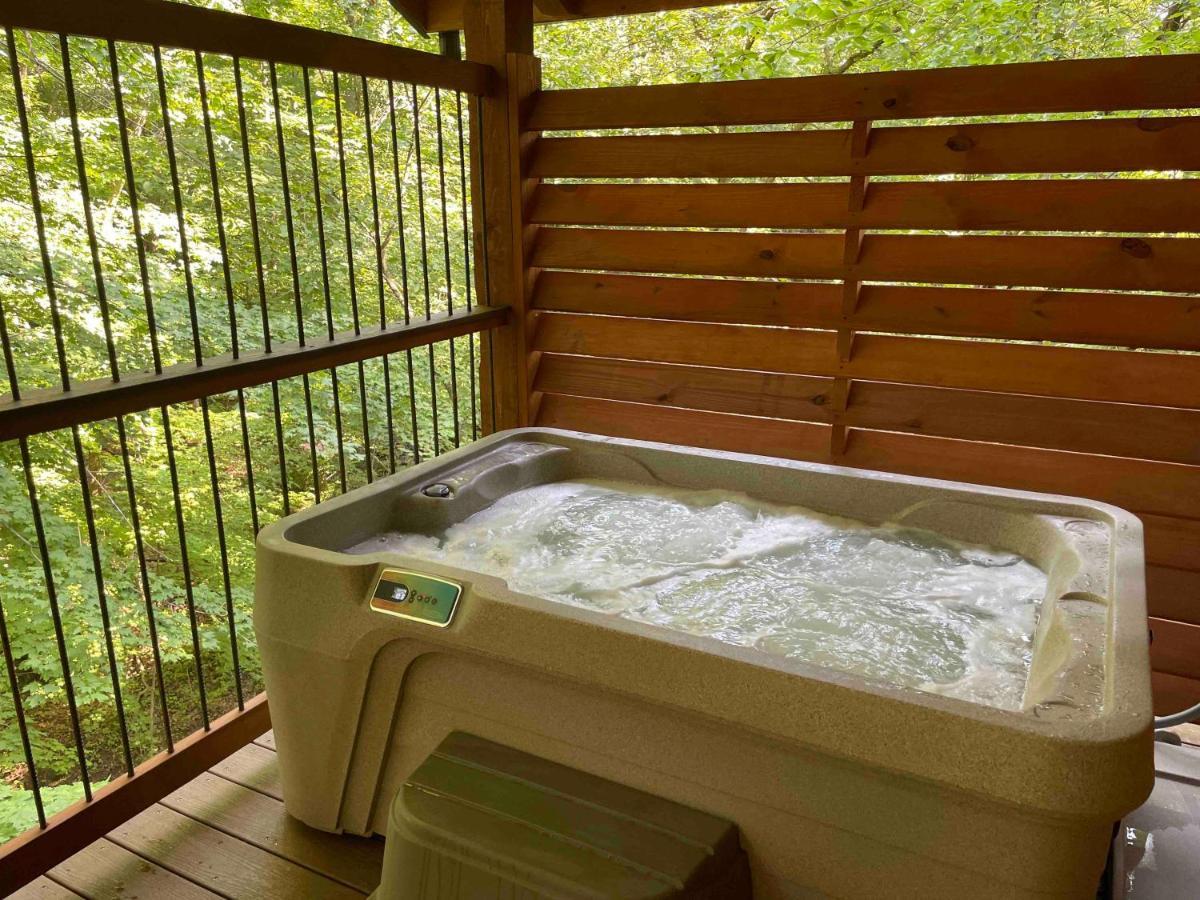 Cricket Hill Treehouse B By Amish Country Lodging Millersburg Buitenkant foto